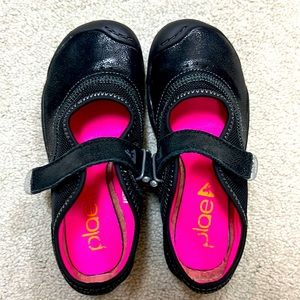 Like new “Emma” plae Mary Janes in metallic suede black.